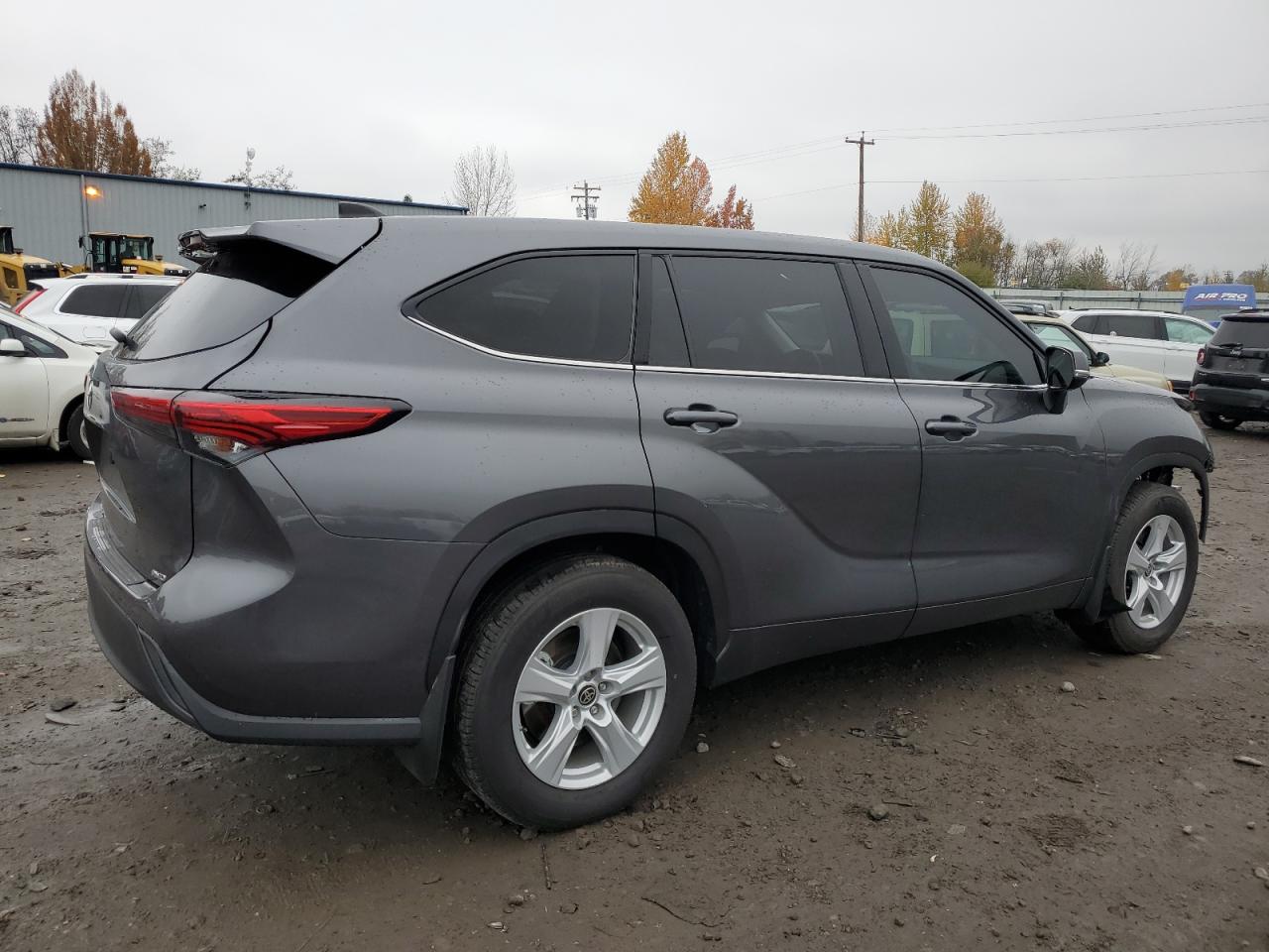 Image 3 of 2022 TOYOTA HIGHLANDER L 2022 with VIN 5TDCZRBH7NS559852