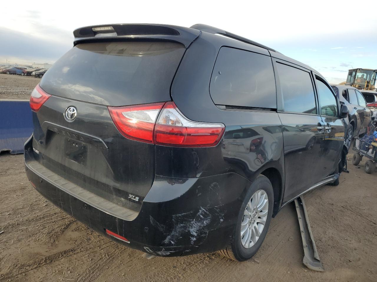Image 3 of 2015 TOYOTA SIENNA XLE 2015 with VIN 5TDYK3DCXFS583248