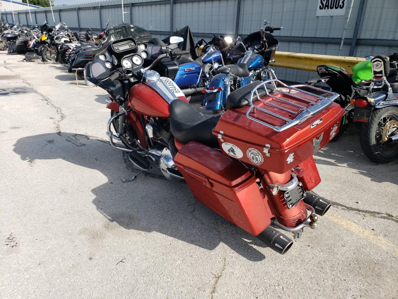 Image 3 of 2013 HARLEY-DAVIDSON FLTRX ROAD GLIDE CUSTOM 2013 with VIN 1HD1KHM32DB630371