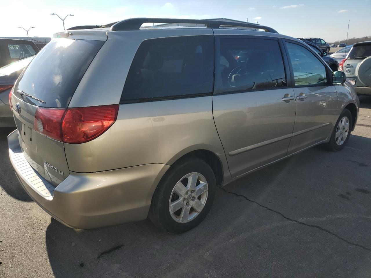 Obraz 3 z 2010 TOYOTA SIENNA CE 2010 z VIN 5TDKK4CC5AS311809