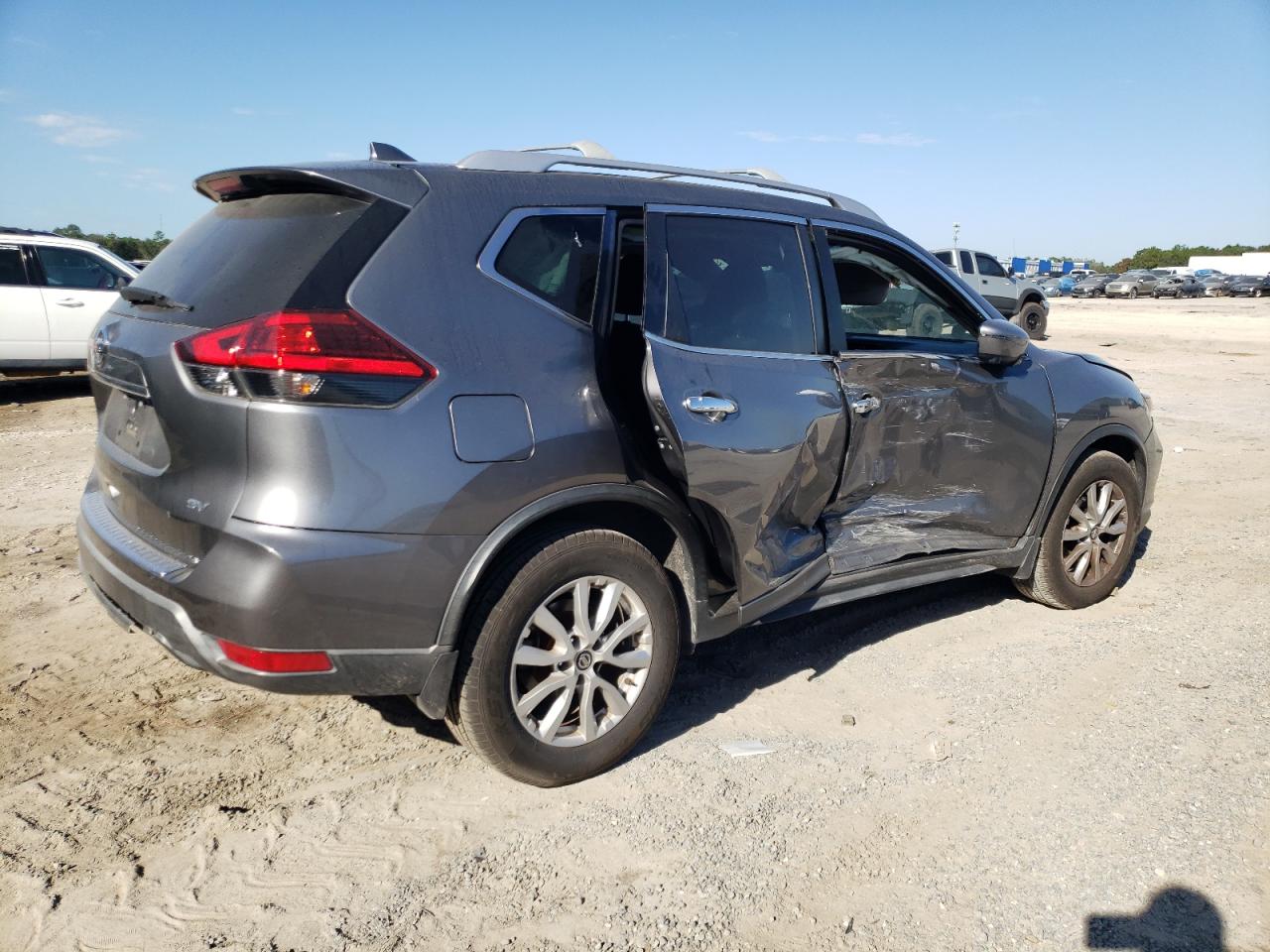 Image 3 of 2017 NISSAN ROGUE S 2017 with VIN KNMAT2MT4HP574860