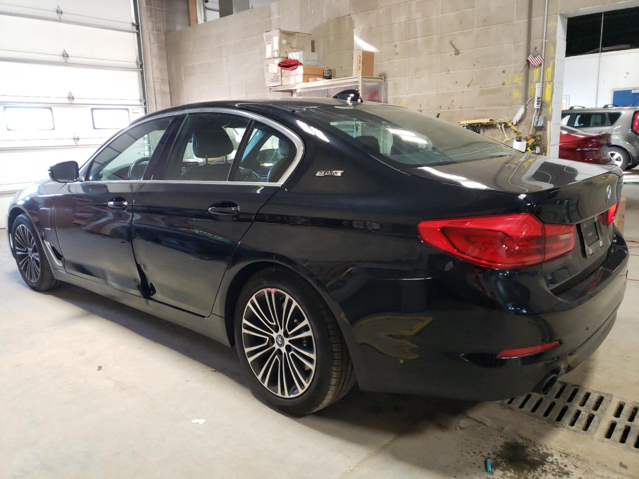 Obraz 2 z 2019 BMW 530XE  2019 z VIN WBAJB1C59KB375854