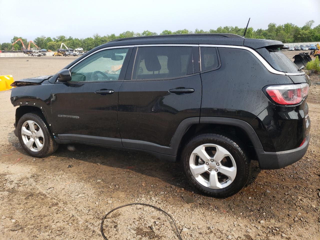 Image 2 of 2018 JEEP COMPASS LATITUDE 2018 with VIN 3C4NJDBB9JT281700