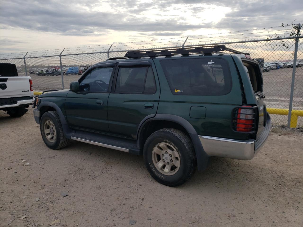 Image 2 of 1999 TOYOTA 4RUNNER SR5 1999 with VIN JT3GN86R8X0108515