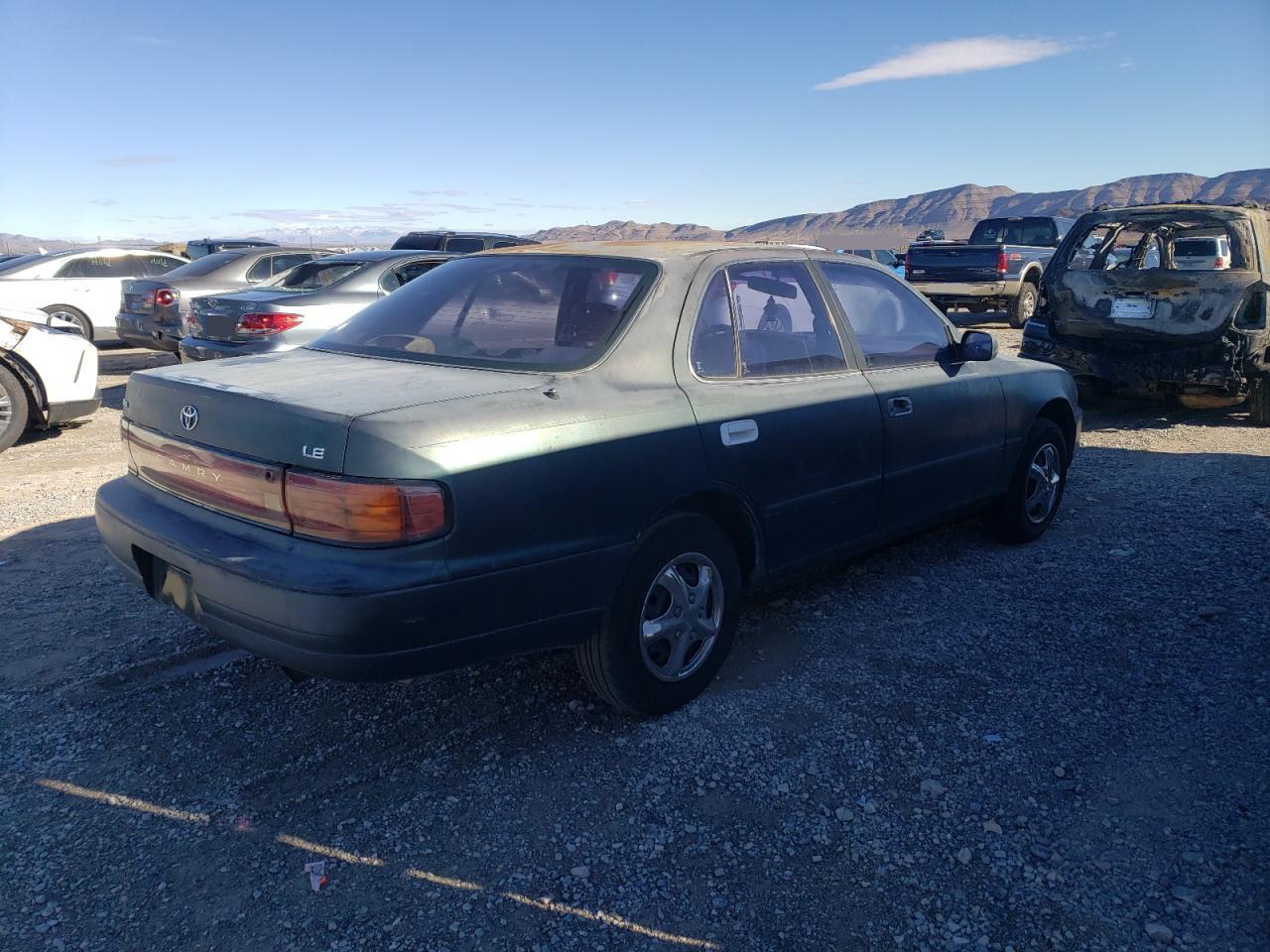 Image 3 of 1992 TOYOTA CAMRY LE 1992 with VIN 4T1SK12E5NU139599