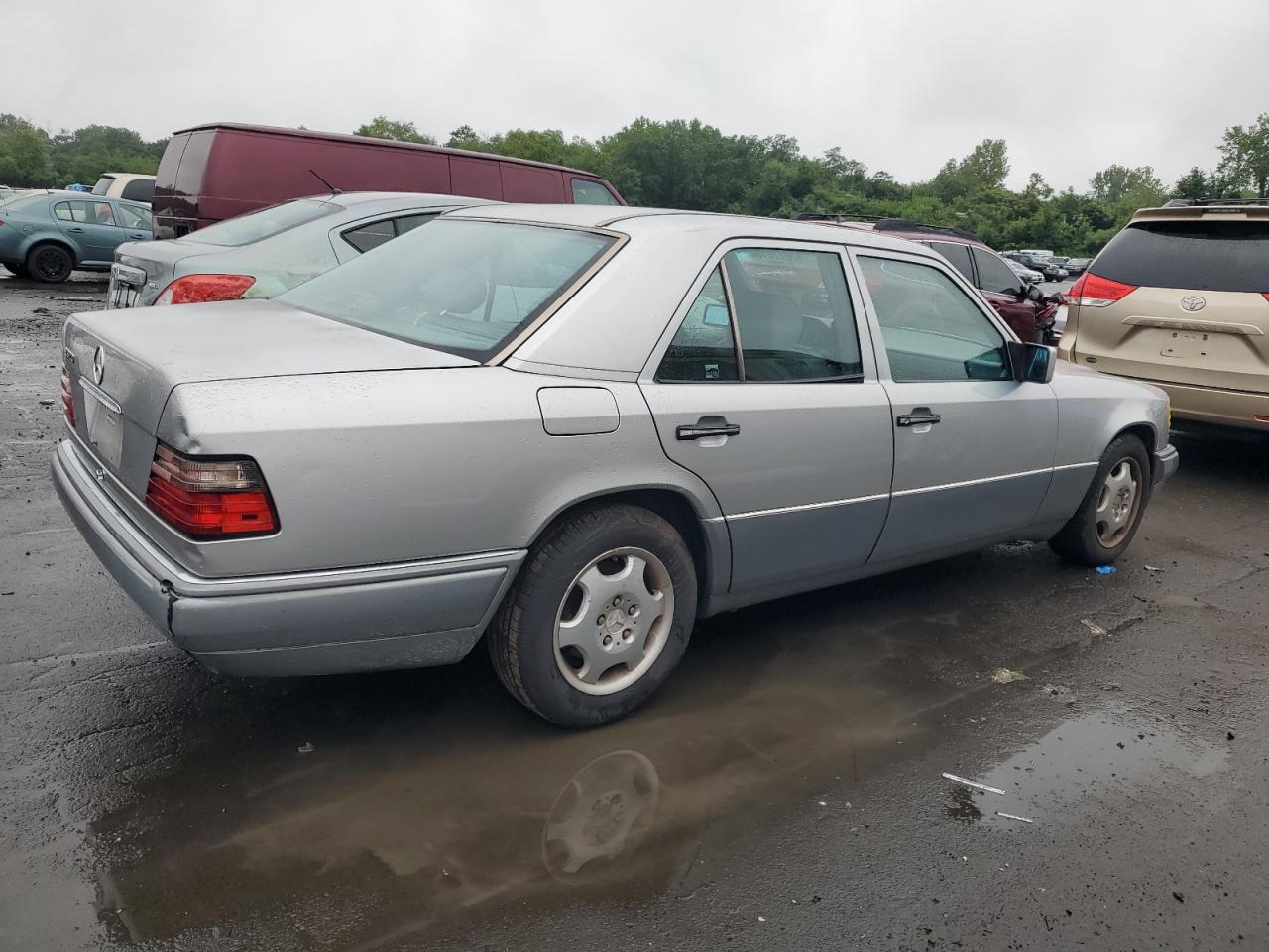 Изображение 3 1995 MERCEDES-BENZ E 320 BASE 1995 с VIN WDBEA32EXSC256868