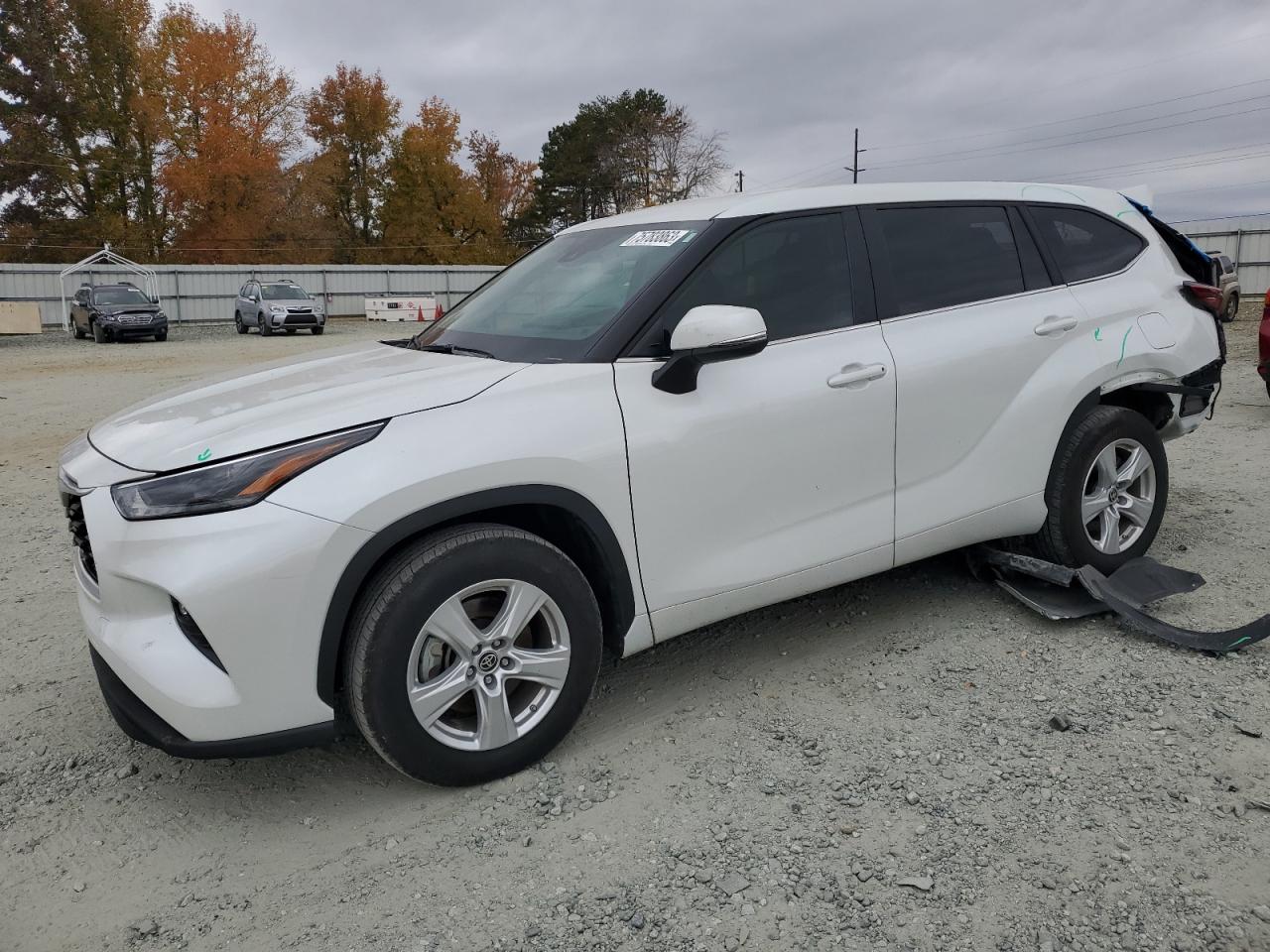 Obraz 1 z 2023 TOYOTA HIGHLANDER HYBRID LE 2023 z VIN 5TDZARAH4PS520674