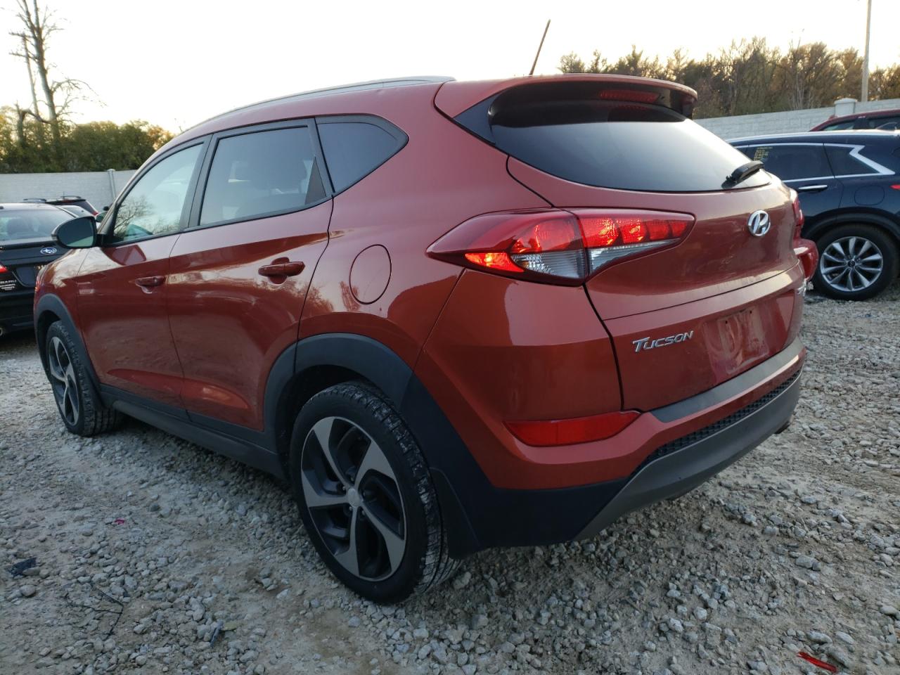 Image 2 of 2016 HYUNDAI TUCSON LIMITED 2016 with VIN KM8J3CA22GU074595