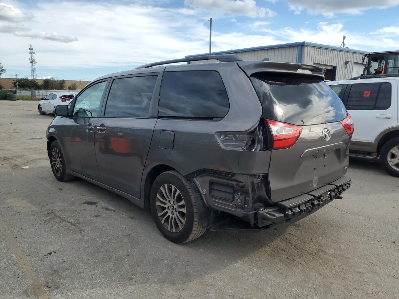 Obraz 2 z 2019 TOYOTA SIENNA XLE 2019 z VIN 5TDYZ3DC3KS984338