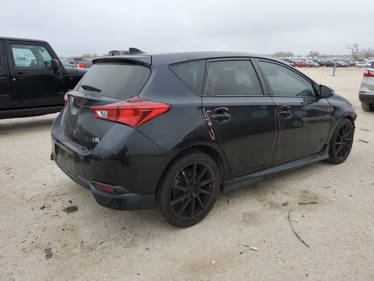 Obraz 3 z 2016 TOYOTA SCION IM  2016 z VIN JTNKARJE1GJ510605
