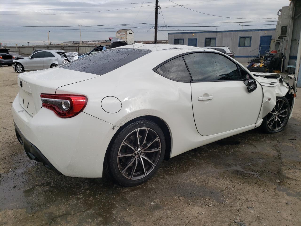 Изображение 3 2017 TOYOTA 86 BASE 2017 с VIN JF1ZNAA18H9704000