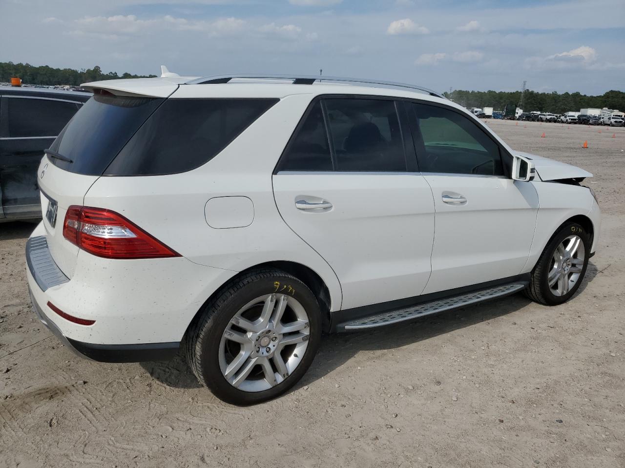 Obraz 3 z 2015 MERCEDES-BENZ ML 350 2015 z VIN 4JGDA5JB2FA464823