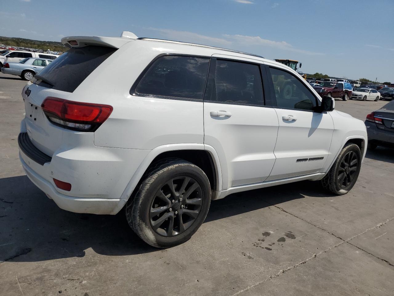 Image 3 of 2018 JEEP GRAND CHEROKEE LAREDO 2018 with VIN 1C4RJEAG8JC471570