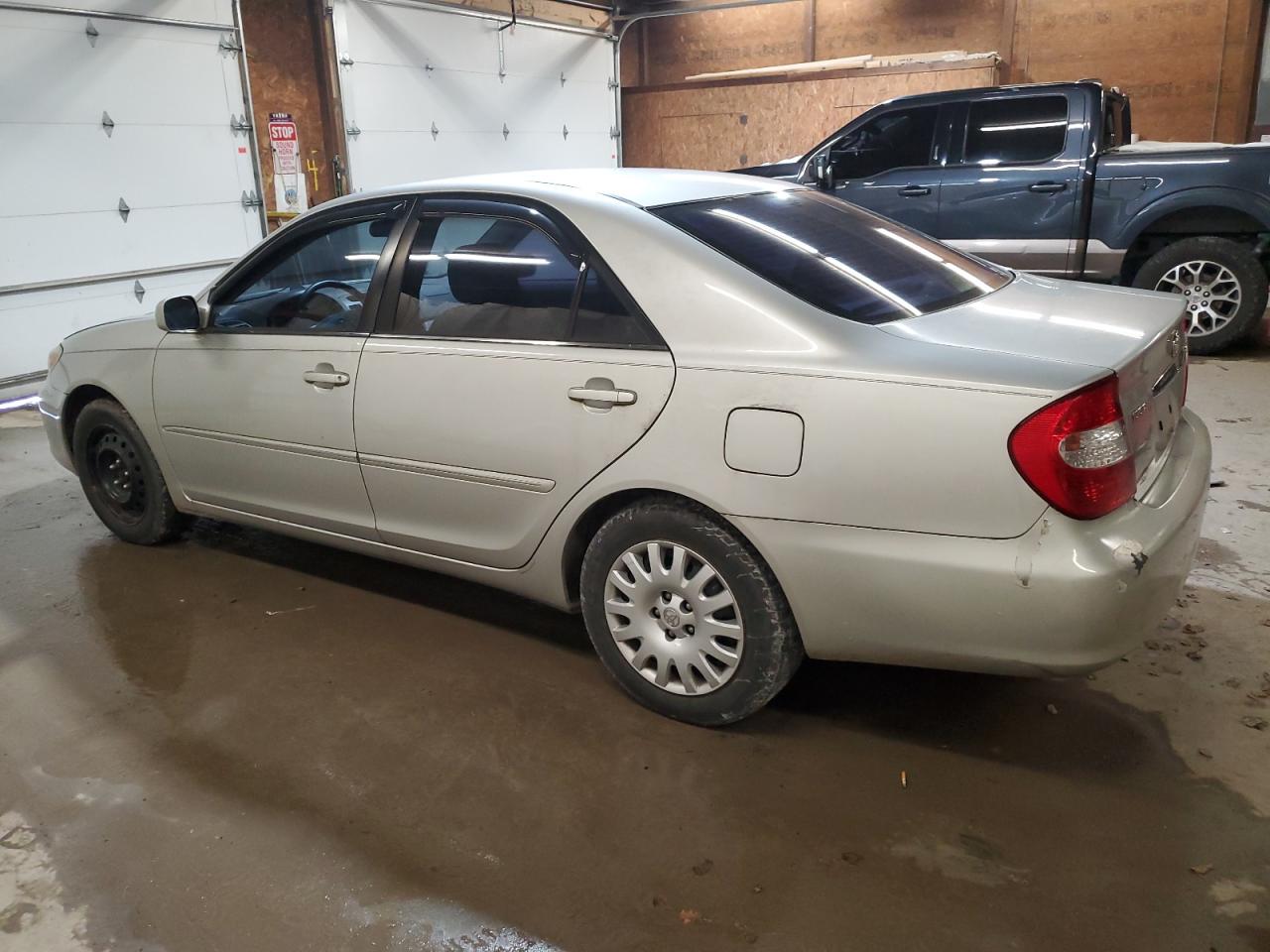 Image 2 of 2002 TOYOTA CAMRY LE 2002 with VIN 4T1BE30K82U100402