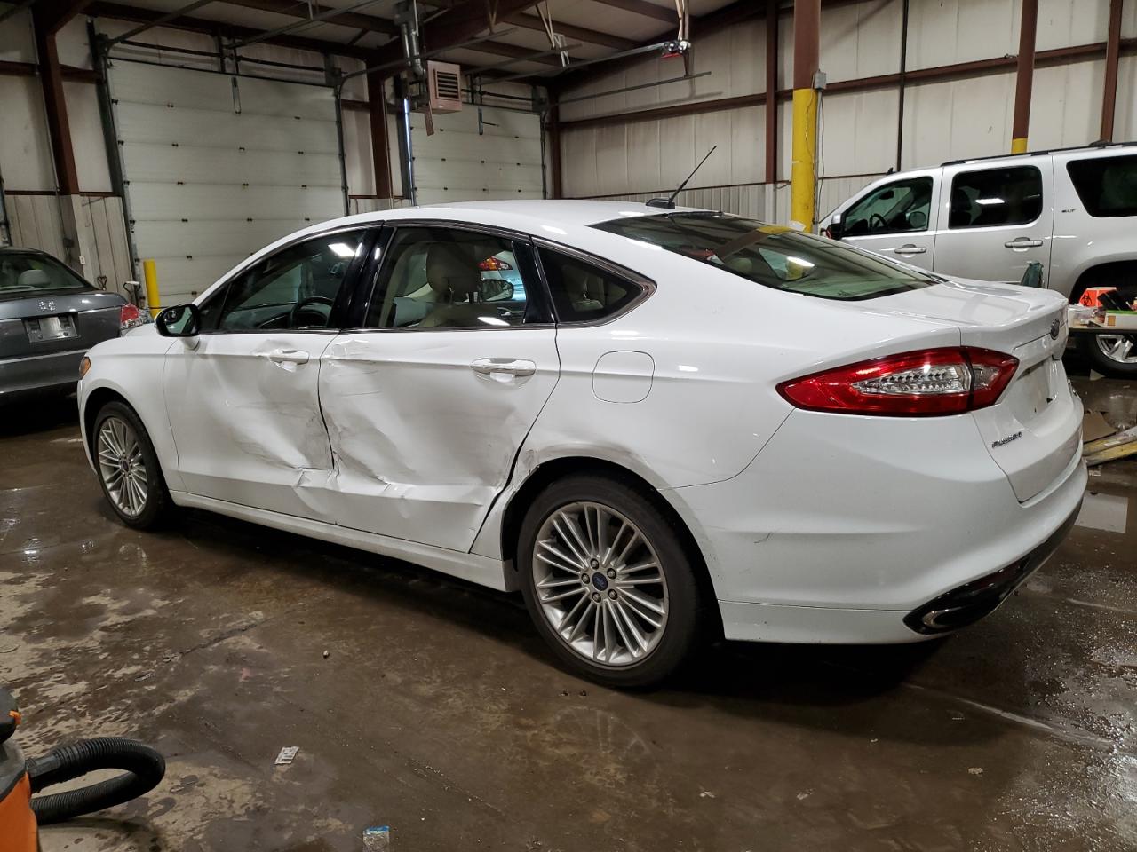 Image 2 of 2014 FORD FUSION SE 2014 with VIN 3FA6P0H95ER308187