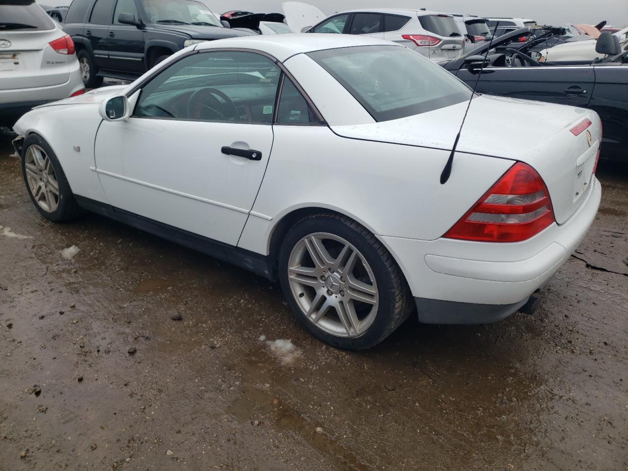 Image 2 of 1998 MERCEDES-BENZ SLK 230 KOMPRESSOR 1998 with VIN WDBKK47F6WF065007