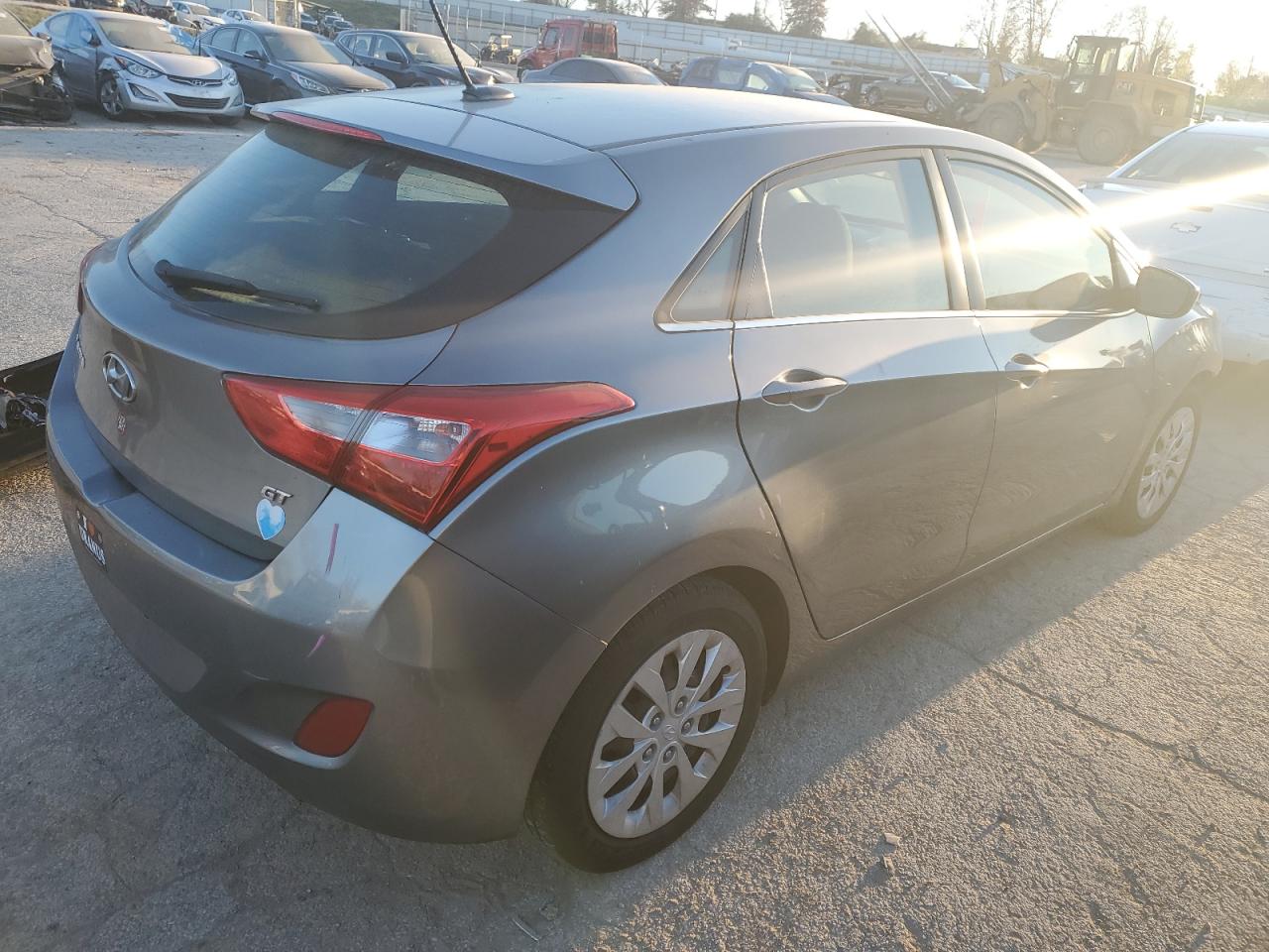 Изображение 3 2017 HYUNDAI ELANTRA GT  2017 с VIN KMHD35LH5HU367449