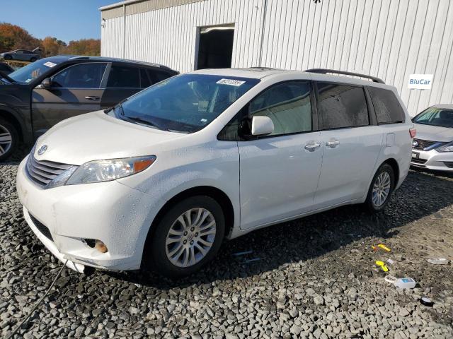 Image 1 of 2015 TOYOTA SIENNA XLE 2015 with VIN 5TDYK3DC4FS557390