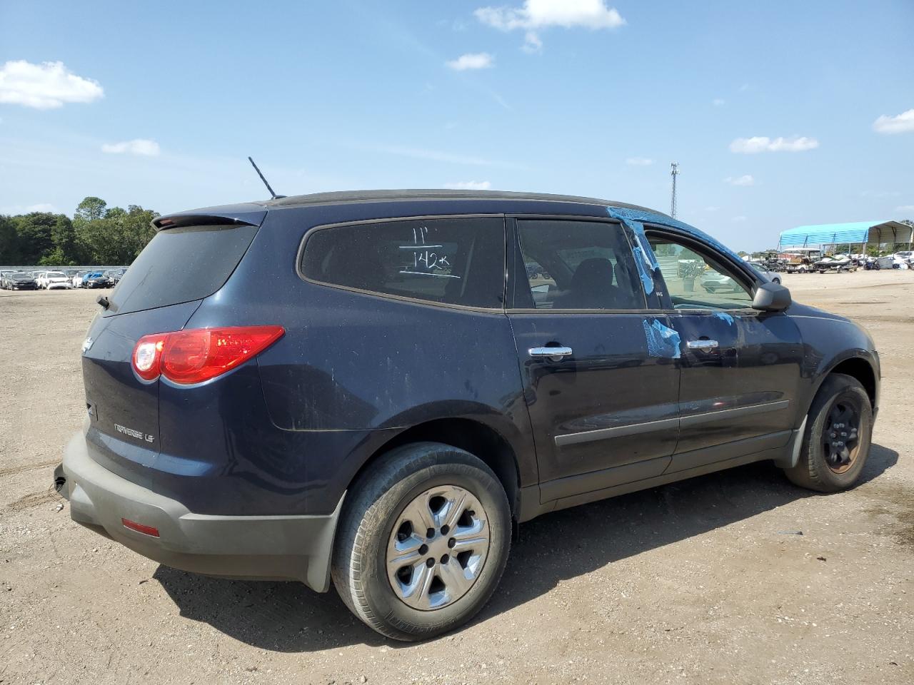 Image 3 of 2011 CHEVROLET TRAVERSE LS 2011 with VIN 1GNKRFED9BJ144678