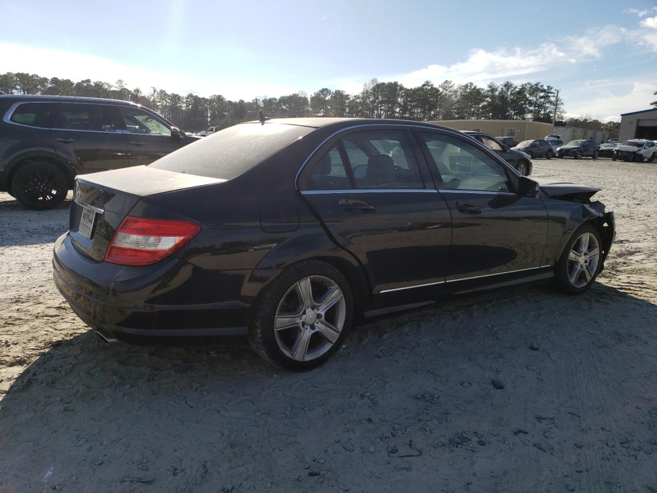 Image 3 of Mercedes-Benz C 300 2011 with VIN WDDGF5EB3BA475102