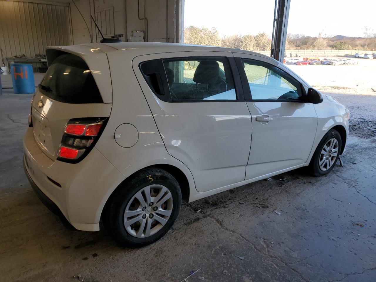 Obraz 3 z 2017 CHEVROLET SONIC  2017 z VIN 1G1JG6SH5H4147739