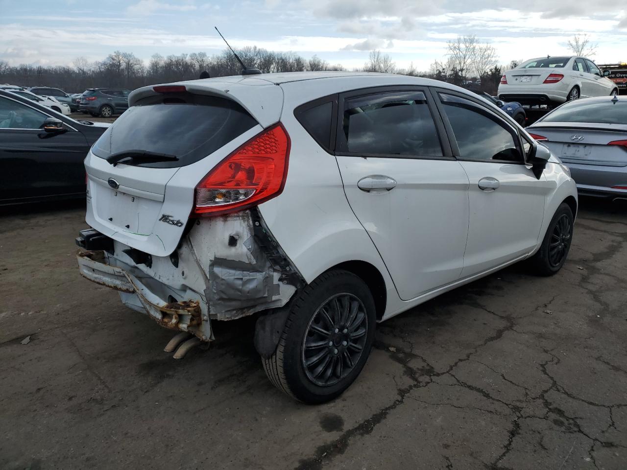 Image 3 of 2012 FORD FIESTA SE 2012 with VIN 3FADP4EJ5CM123323