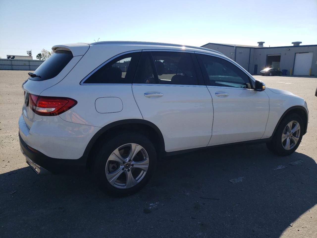 Image 3 of 2018 MERCEDES-BENZ GLC 300 2018 with VIN WDC0G4JB2JV022339