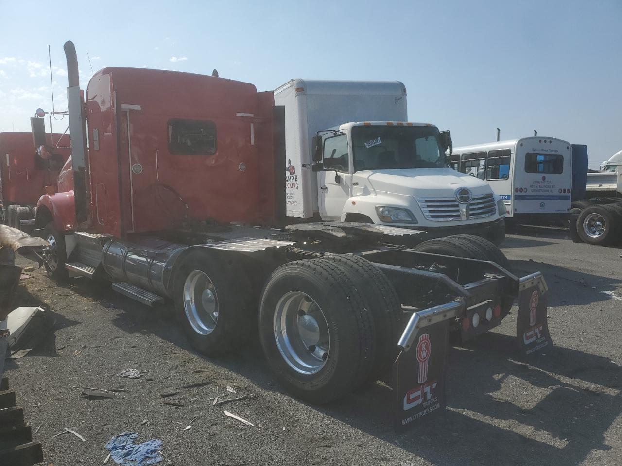 Image 3 of 2016 KENWORTH CONSTRUCTION T800 2016 with VIN 1XKDD49X0GJ482569