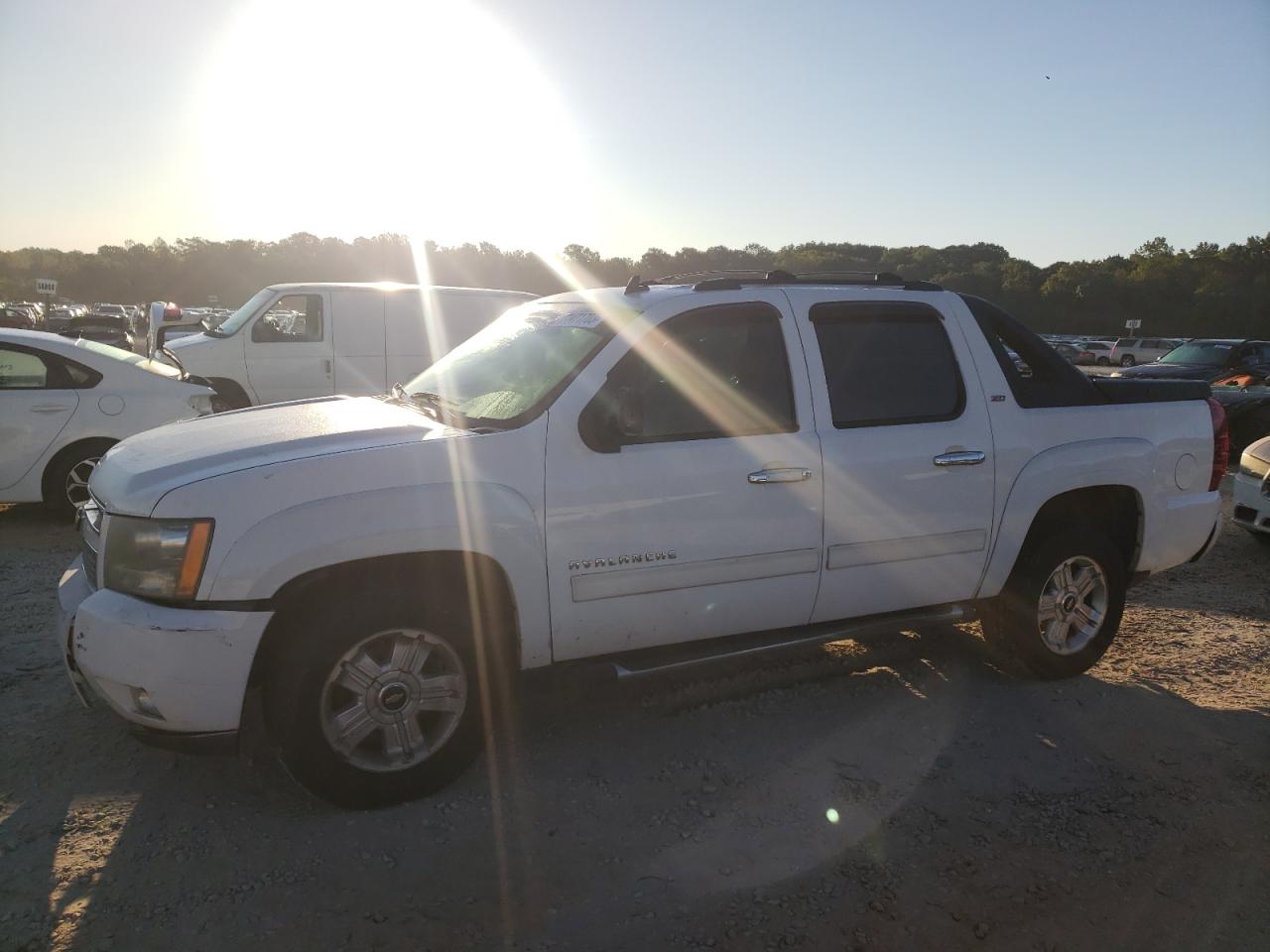 Image 1 of 2011 CHEVROLET AVALANCHE LT 2011 with VIN 3GNMCFE01BG116530