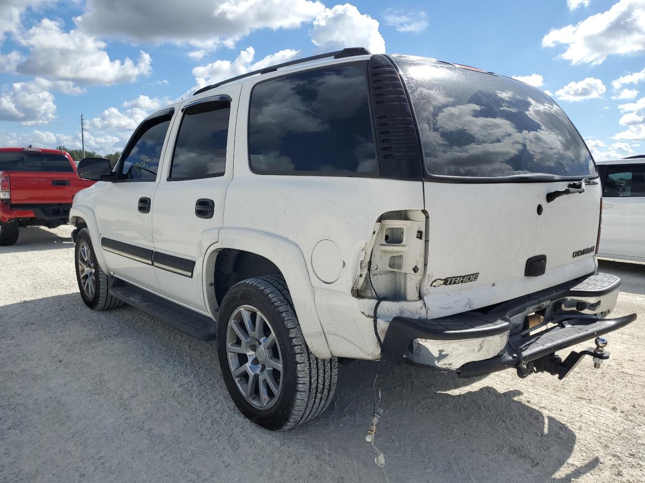 Image 2 of 2005 CHEVROLET TAHOE K1500 2005 with VIN 1GNEK13TX5R125383