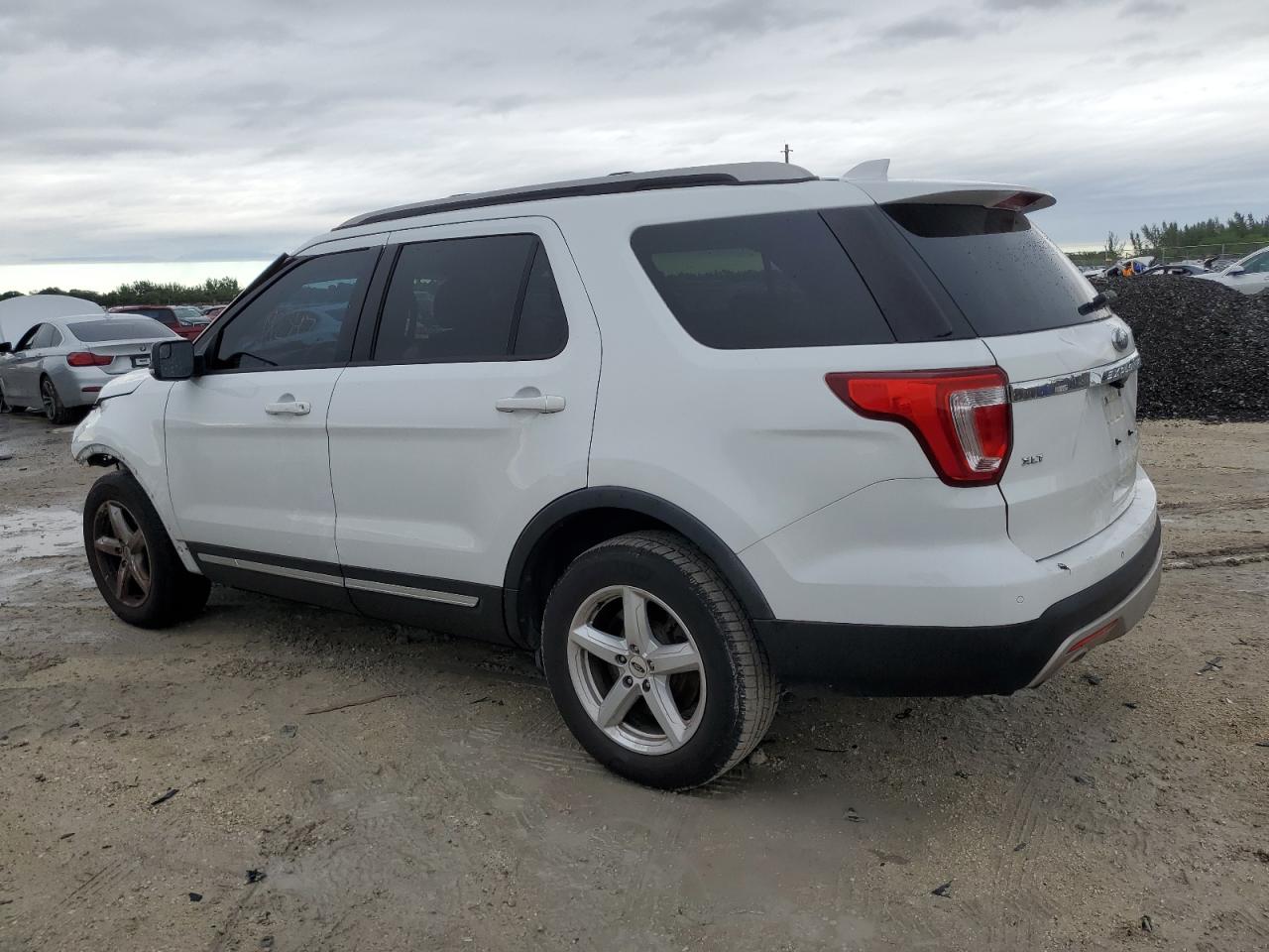 Image 2 of 2016 FORD EXPLORER XLT 2016 with VIN 1FM5K7D8XGGA82941