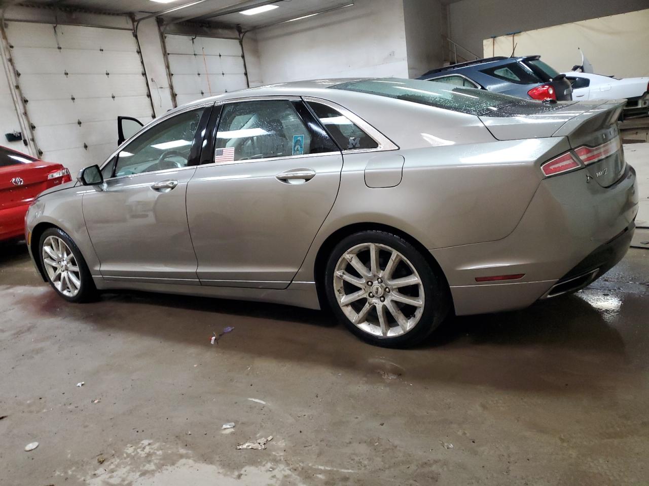 Image 2 of 2016 LINCOLN MKZ HYBRID 2016 with VIN 3LN6L2LUXGR627614