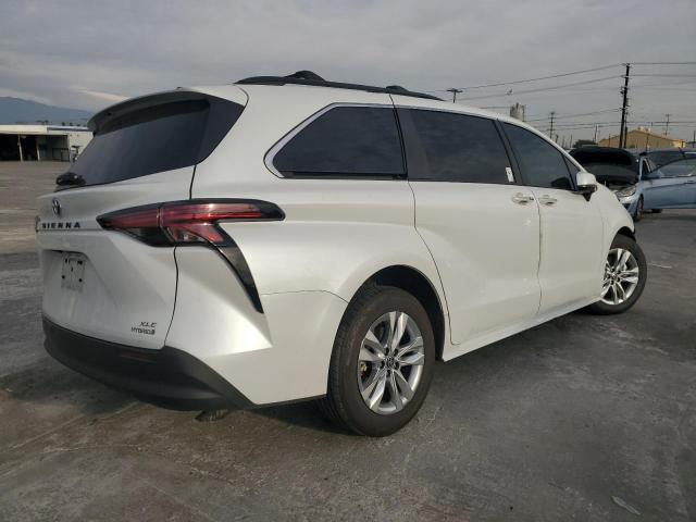 Image 3 of 2022 TOYOTA SIENNA XLE 2022 with VIN 5TDJSKFC5NS048853
