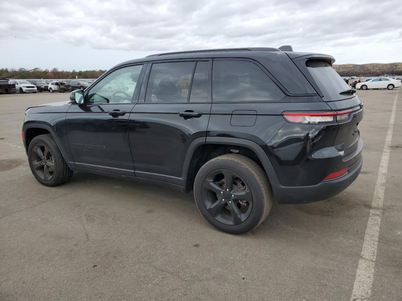 Изображение 2 2023 JEEP GRAND CHEROKEE LAREDO 2023 с VIN 1C4RJHAG5PC556957