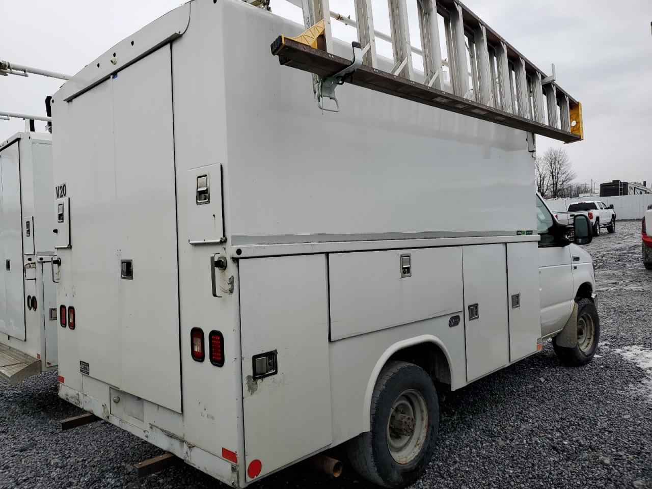 Obraz 3 z 2013 FORD ECONOLINE E350 SUPER DUTY CUTAWAY VAN 2013 z VIN 1FDWE3FL5DDA08023