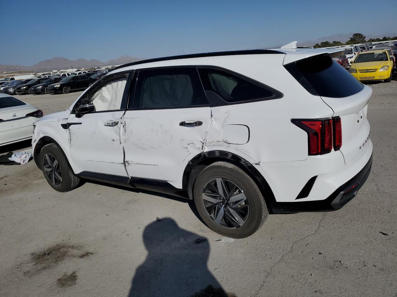 Obraz 2 z 2022 KIA SORENTO EX 2022 z VIN 5XYRH4LF7NG120788