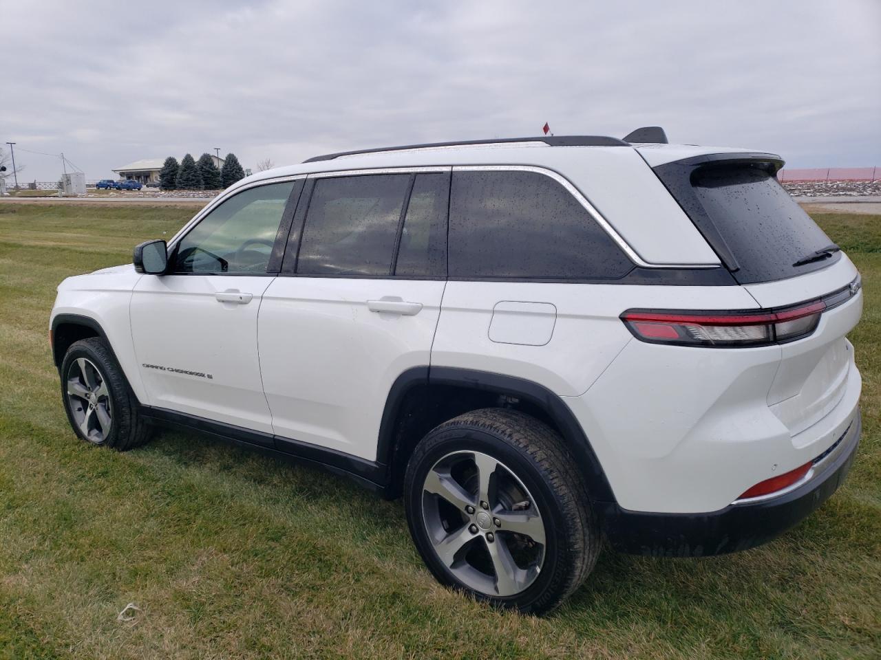 Изображение 2 2023 JEEP GRAND CHEROKEE LIMITED 2023 с VIN 1C4RJGBG9PC539443