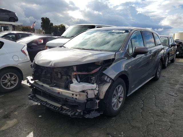 Image 1 of 2021 TOYOTA SIENNA LE 2021 with VIN 5TDKRKEC3MS027354