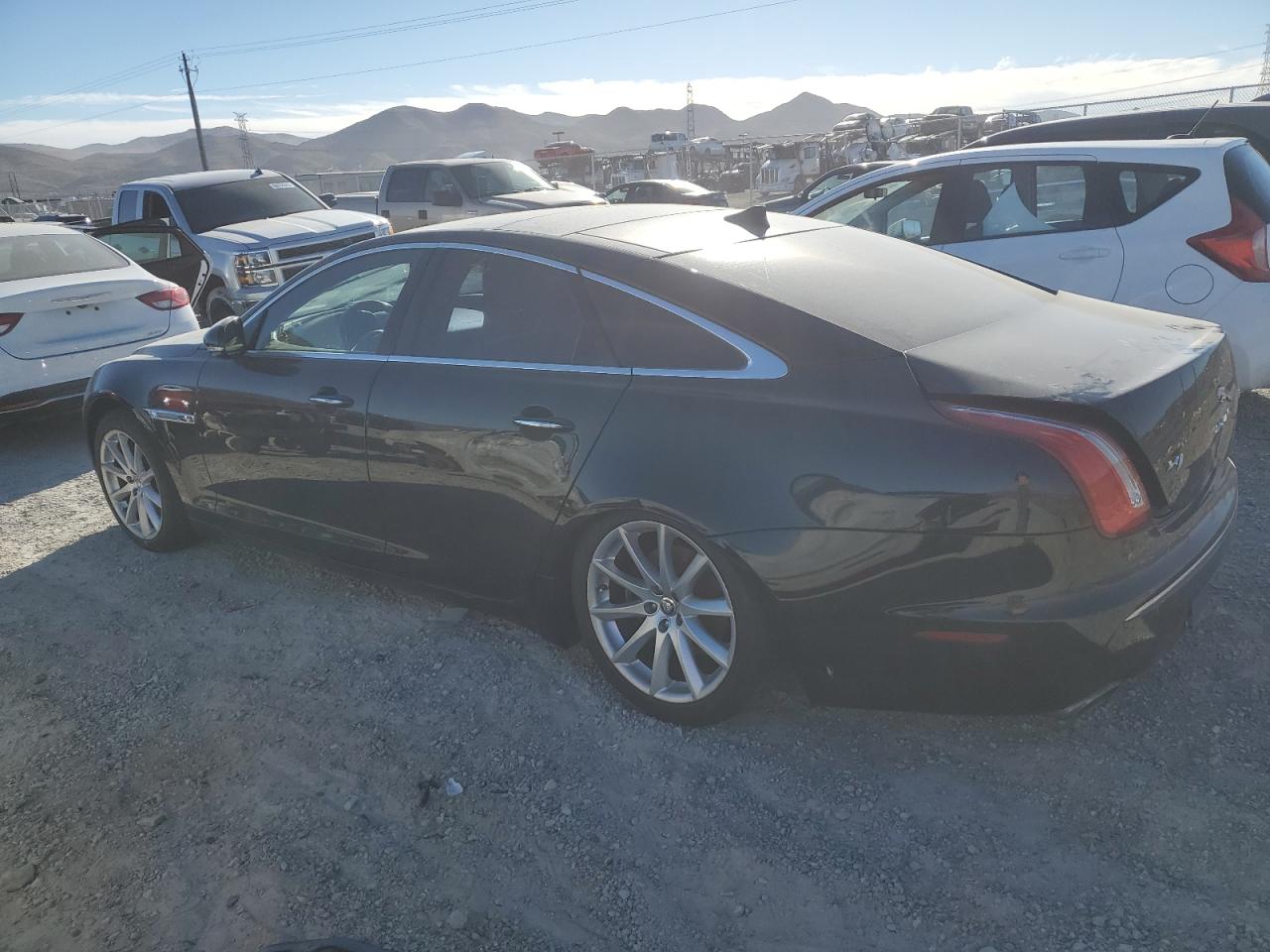 Obraz 2 z 2013 JAGUAR XJ  2013 z VIN SAJWA1C76D8V43044