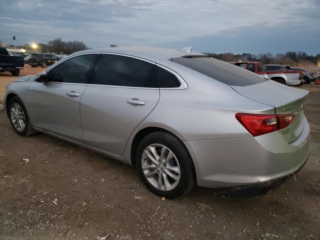 Изображение 2 2018 CHEVROLET MALIBU LT 2018 с VIN 1G1ZD5ST1JF131641