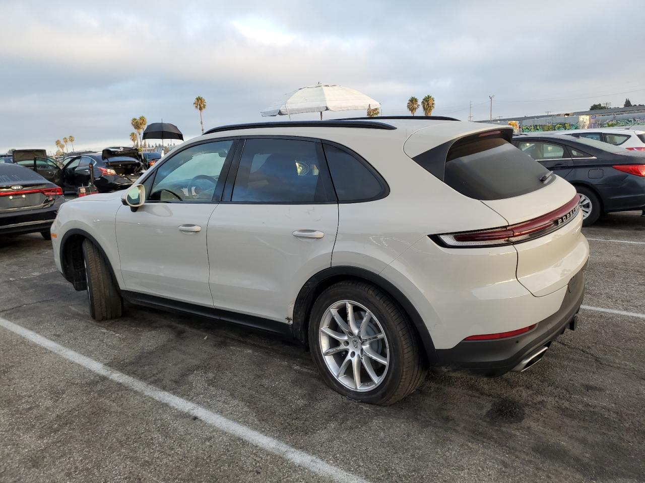 Изображение 2 2024 PORSCHE CAYENNE  2024 с VIN WP1AA2AY4RDA10228