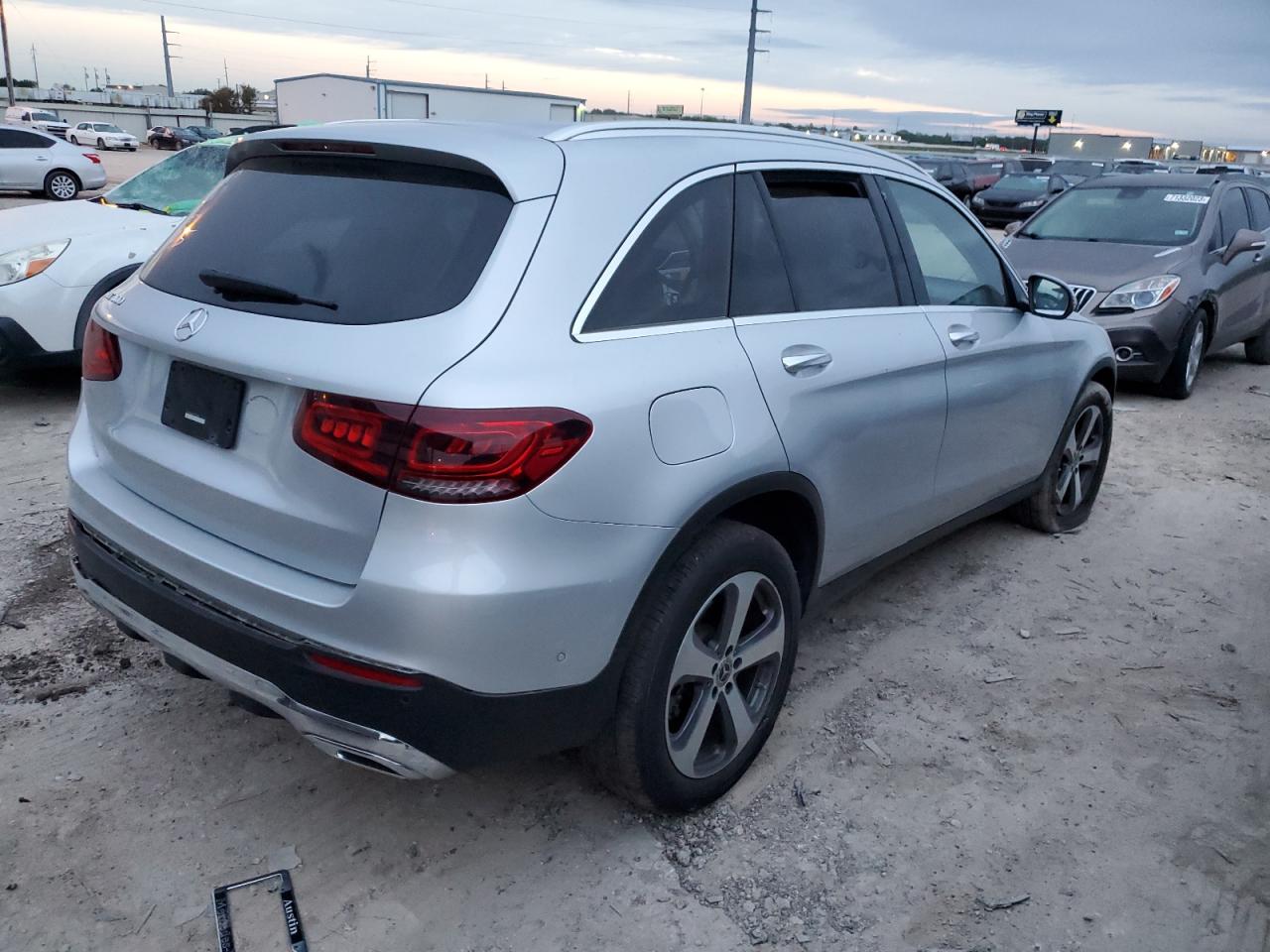 Obraz 3 z 2020 MERCEDES-BENZ GLC 300 2020 z VIN WDC0G8DB8LF729297