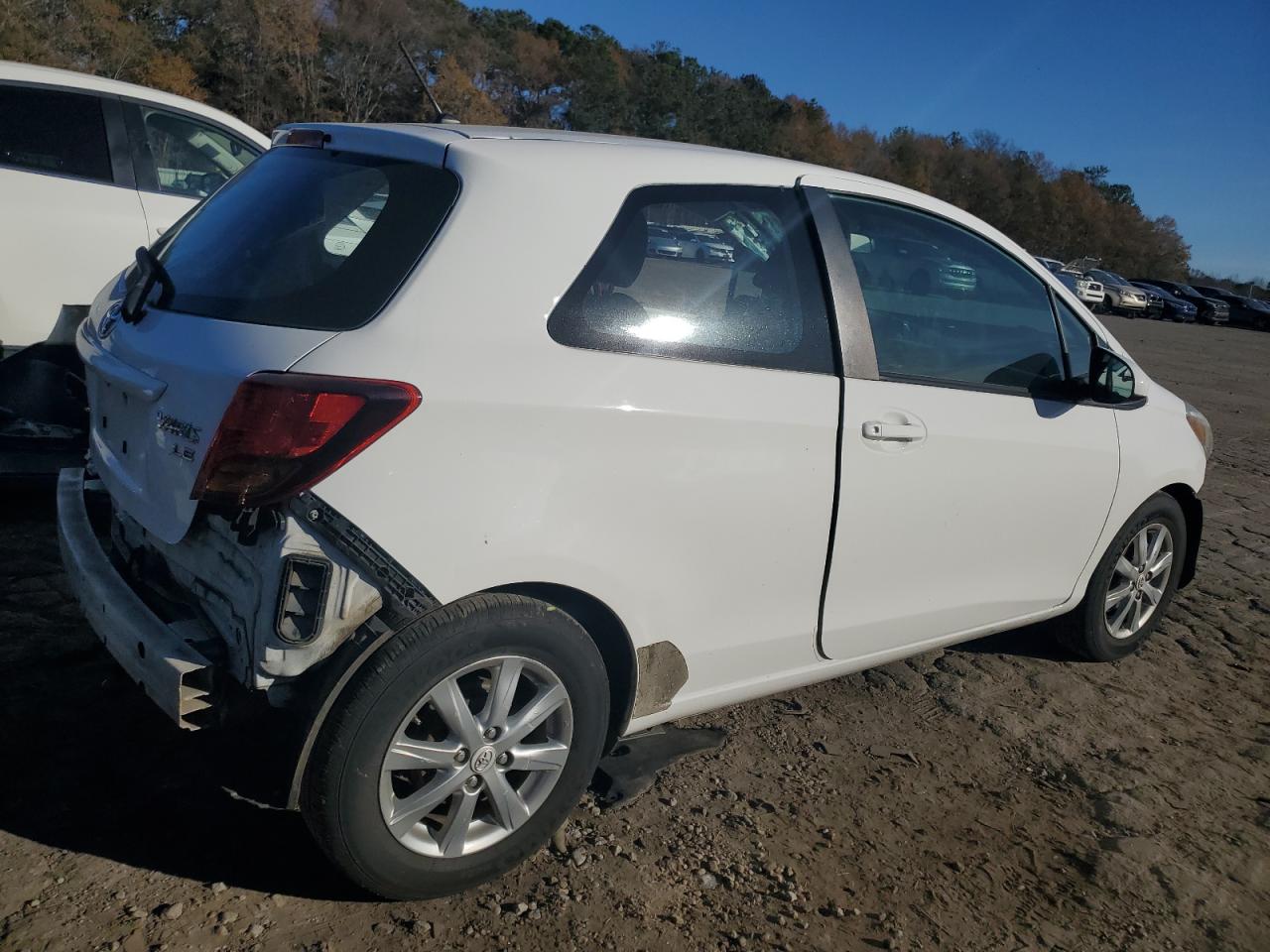 Image 3 of 2015 TOYOTA YARIS  2015 with VIN VNKJTUD32FA028562
