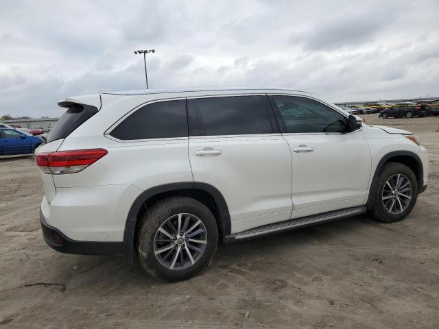 Image 3 of 2018 TOYOTA HIGHLANDER SE 2018 with VIN 5TDJZRFHXJS548436
