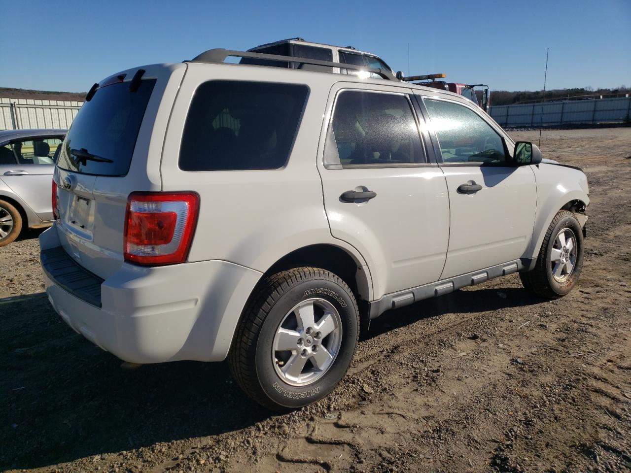 Image 3 of 2011 FORD ESCAPE XLT 2011 with VIN 1FMCU9D74BKA37424