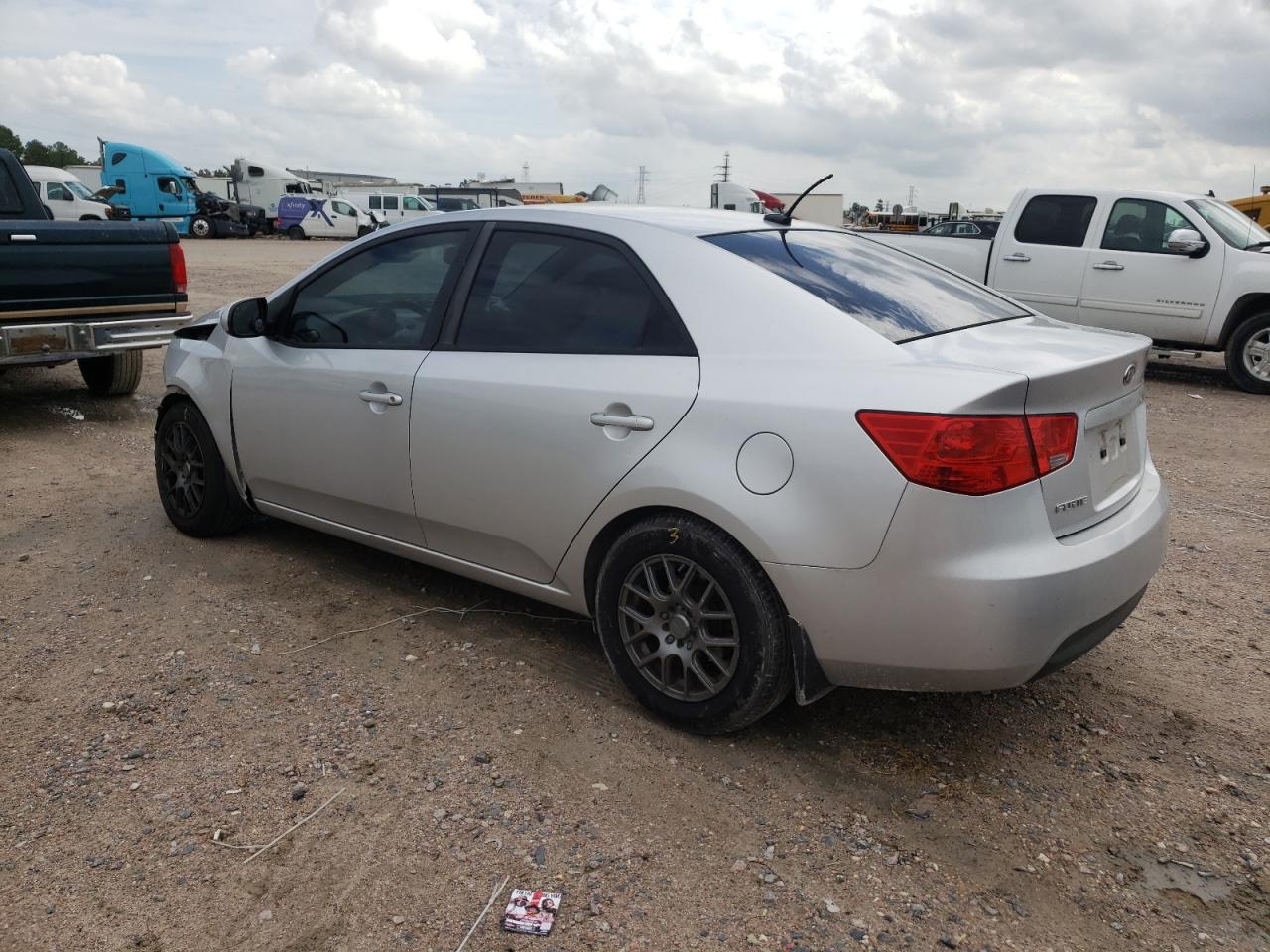 Image 2 of 2013 KIA FORTE LX 2013 with VIN KNAFT4A28D5732116