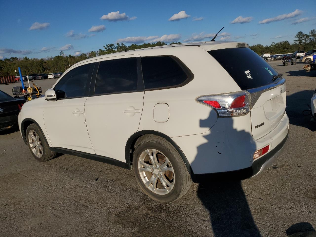 Изображение 2 2015 MITSUBISHI OUTLANDER SE 2015 с VIN JA4AD3A3XFZ004509