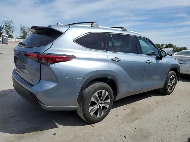 Obraz 3 z 2022 TOYOTA HIGHLANDER XLE 2022 z VIN 5TDGZRAH9NS130313