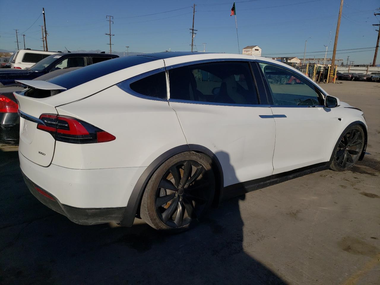 Изображение 3 2017 TESLA MODEL X  2017 с VIN 5YJXCBE20HF050017