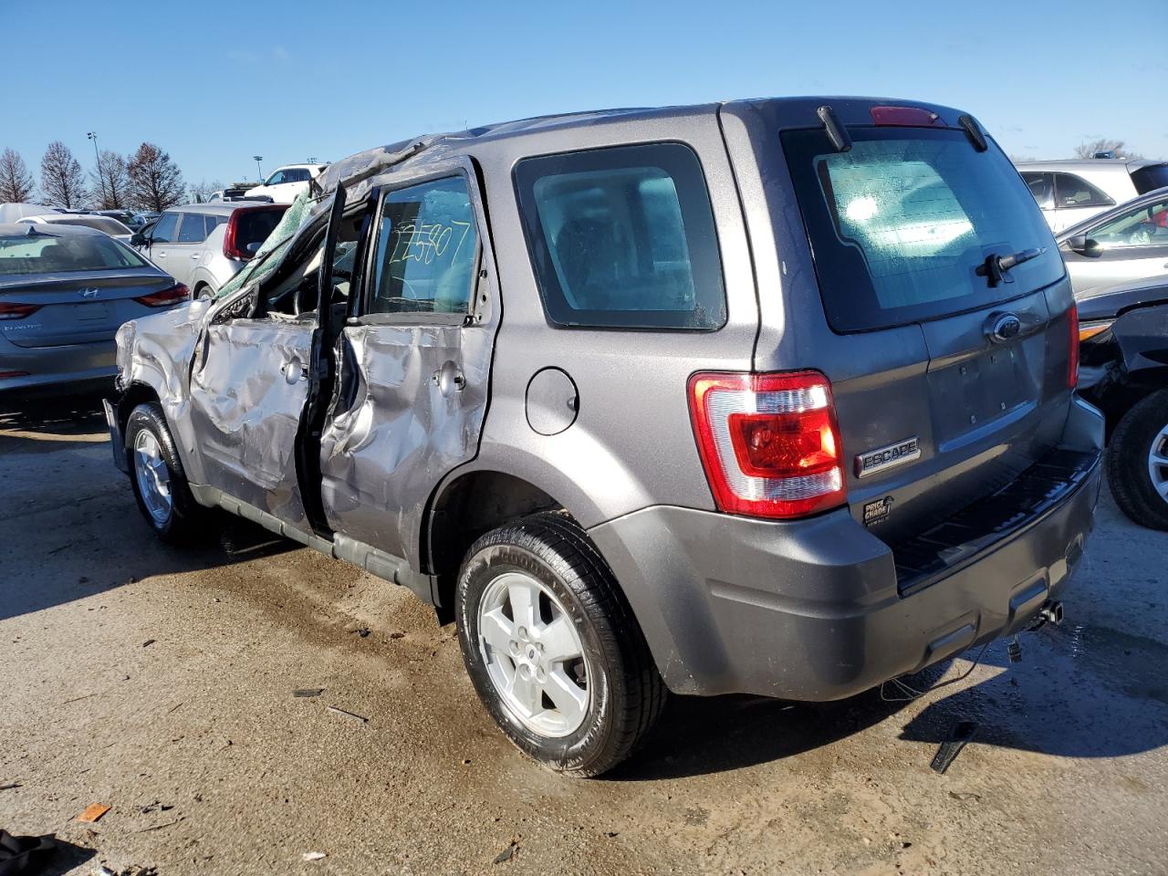 Obraz 2 z 2009 FORD ESCAPE XLS 2009 z VIN 1FMCU02749KB20697